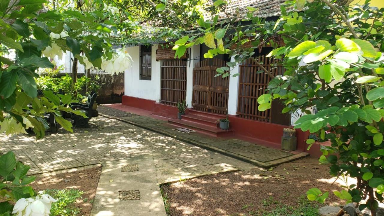 Ami Place Rooms With Kitchen Hikkaduwa Extérieur photo